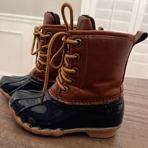 Toddler Size 9 Fleece Lined Lace-Up Duck Boots